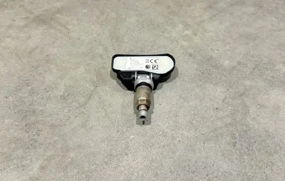 Mercedes-Benz A W176 Tire pressure sensor 2013DJ5530 2546A-GG4 13LP0300T2