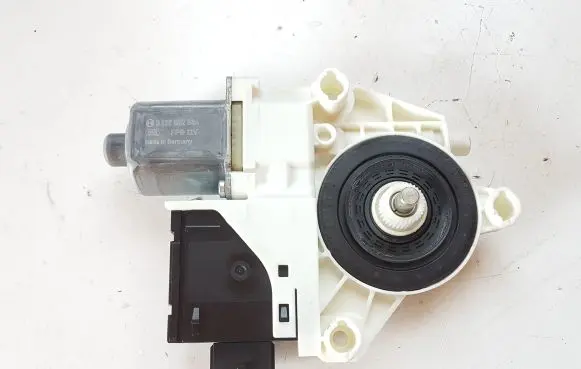 Fiat 500X Front door window regulator motor 0130822664 C37723104 C45358105