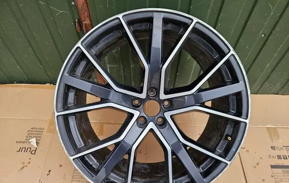 Audi Q8 R22 alloy rim 4M8601025Q