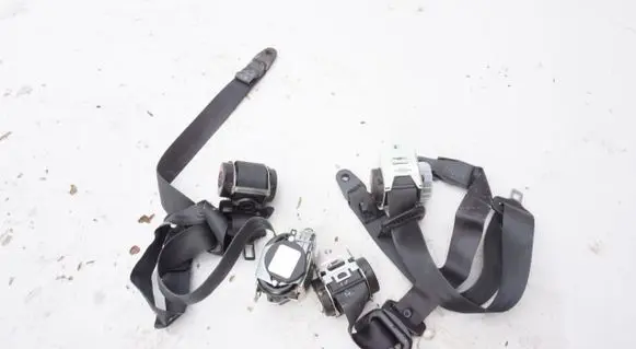 Land Rover Discovery 3 - LR3 Front seatbelt