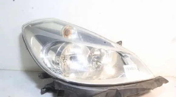 Renault Clio III Headlight/headlamp 8200244897