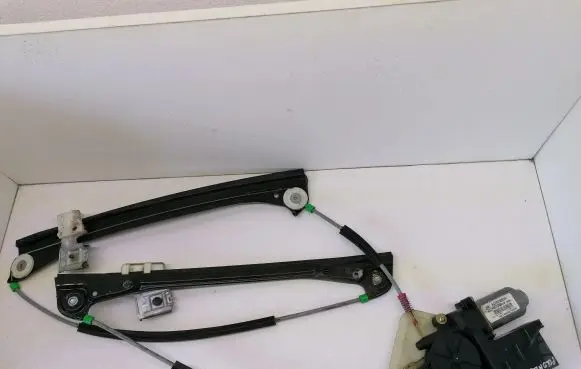 Volkswagen Polo Front door window regulator with motor 6Q2959801A 400700D