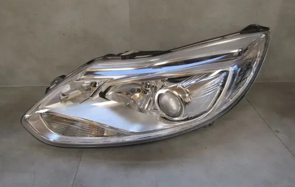 Ford Focus Headlight/headlamp BM5113D155AJ 14821