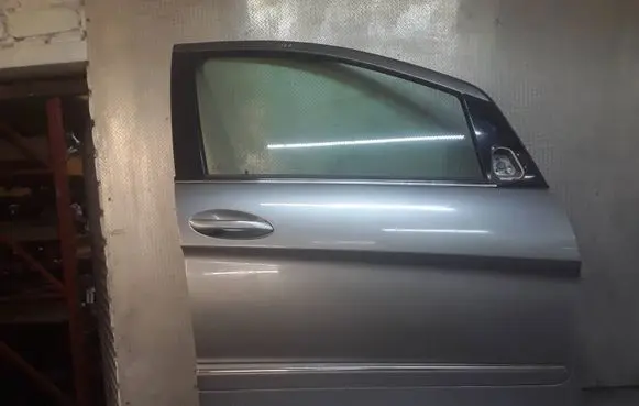 Mercedes-Benz B W245 Front door 
