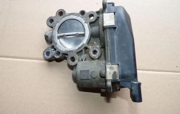 Opel Mokka B Throttle body valve 9833200280