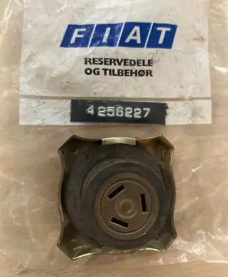 Fiat 850 Spider Coolant expansion tank/reservoir cap 4256227