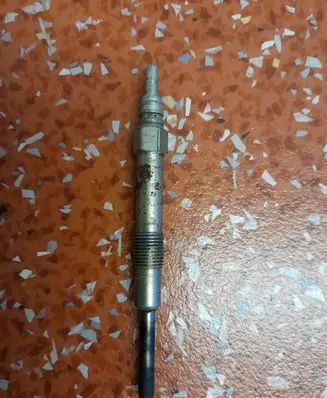 Opel Zafira B Spark plug 55200812 050202132