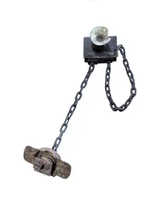 Nissan Navara D40 Spare wheel mounting bracket 