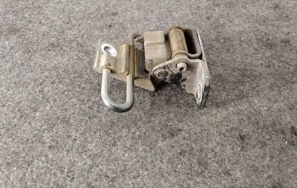 Volkswagen Caddy Front door lower hinge 1T0831412C