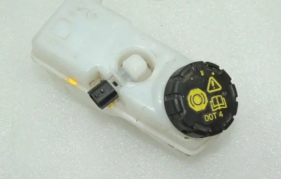 Renault Captur Brake fluid reservoir 460915125R