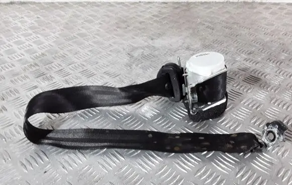 Middle seatbelt (rear)