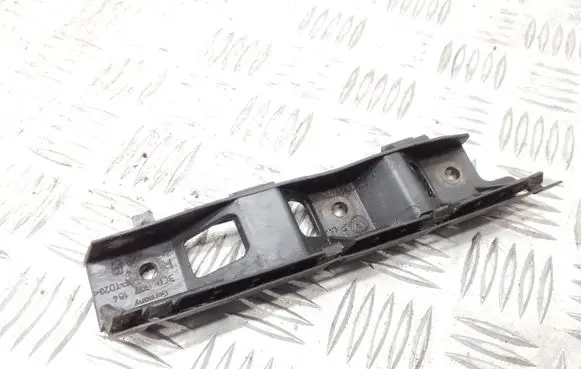Volkswagen PASSAT B6 Front bumper mounting bracket 3C0807184