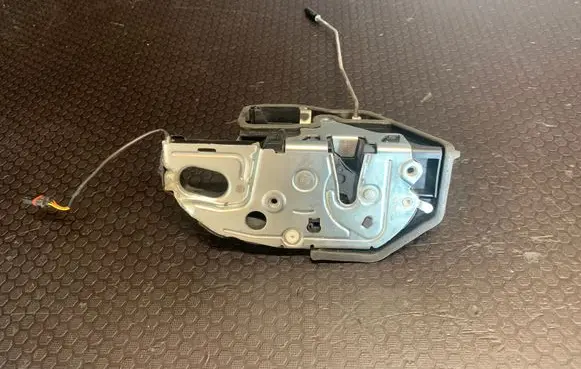 BMW 7 F01 F02 F03 F04 Front door lock A053702
