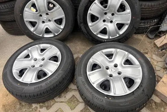 Dacia Sandero II R15 steel rim 