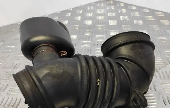 Air intake hose/pipe