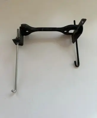 Battery bracket