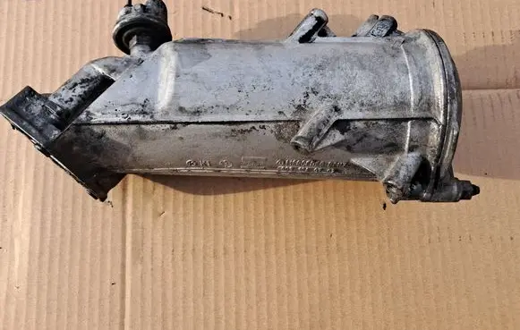 Mercedes-Benz E W124 Oil filter mounting bracket 6031840702