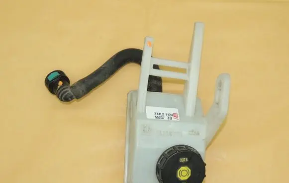Opel Zafira C Brake fluid reservoir 13308775