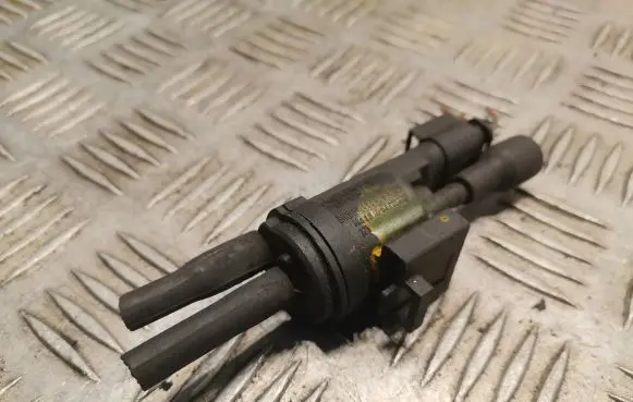 Mercedes-Benz E W211 Turbo solenoid valve 0025401497