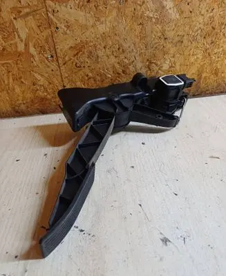 Mercedes-Benz A W169 Accelerator throttle pedal A1693000104 000605 180805