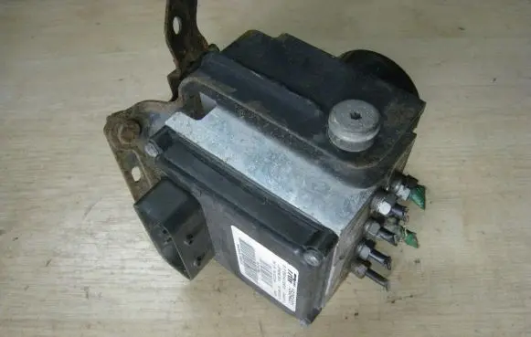 Peugeot 407 ABS Pump 15054001