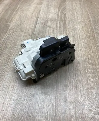 Audi A4 S4 B6 8E 8H Rear door lock 8E0839016AA