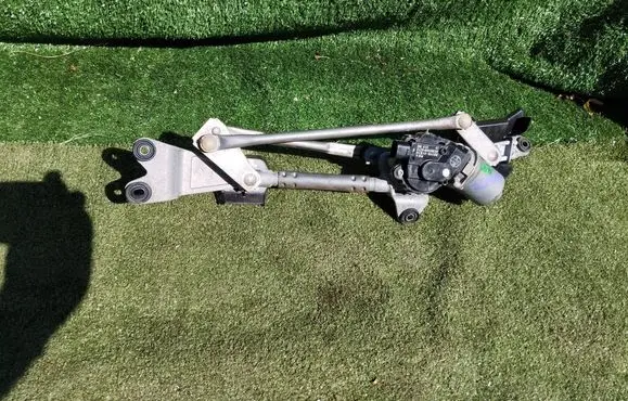 Front wiper linkage and motor