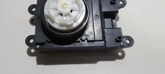 Multifunctional control switch/knob