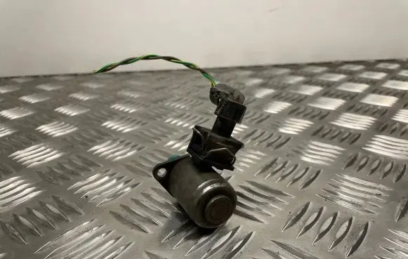 Mercedes-Benz C W204 Hydraulic servotronic pressure valve 613664