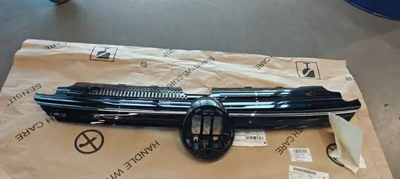 Volkswagen Golf VIII Front grill 5H0853651AF 5H0853651AF041