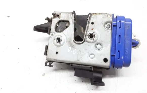Audi A8 S8 D2 4D Rear door lock 4D0839016D