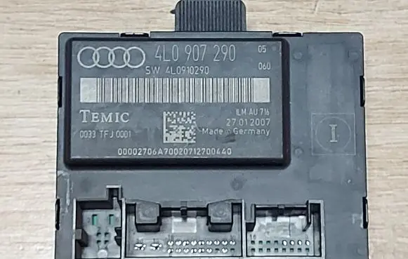 Audi Q7 4L Door control unit/module 4L0907290