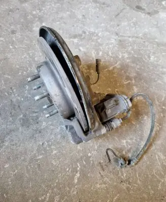 Rear wheel hub spindle/knuckle