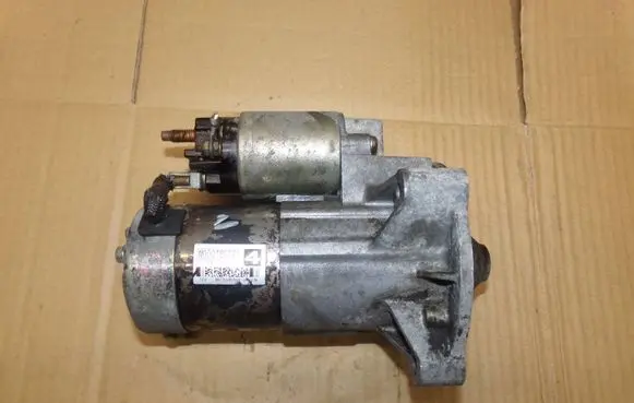 Peugeot 307 Starter motor M000T85381
