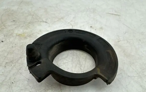 Mini One - Cooper F56 F55 Rear coil spring rubber mount 6852467