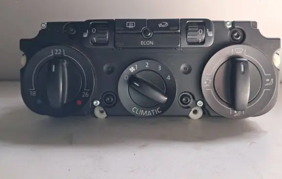 Volkswagen Touran I Climate control unit 537011