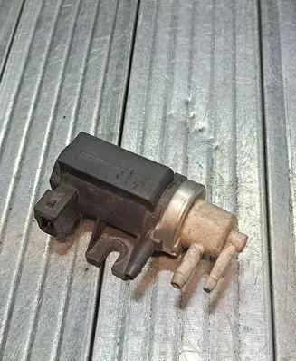 Audi A6 S6 C5 4B Turbo solenoid valve 8D0906627B 72190345