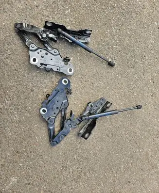 BMW X3 G01 Engine bonnet/hood hinges 7397500 7397499