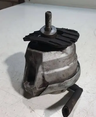 Engine mount bracket