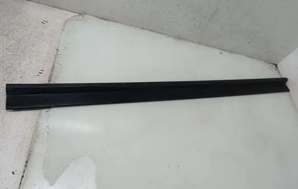Front sill trim cover