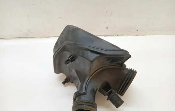 Opel Astra J Intake resonator 13337770EJ