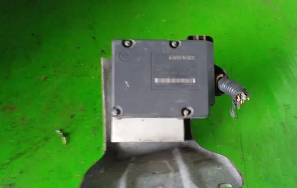 Volvo V70 ABS Pump 9496946