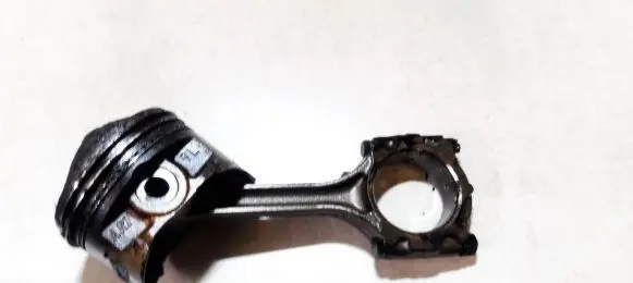 Mitsubishi Carisma Piston with connecting rod