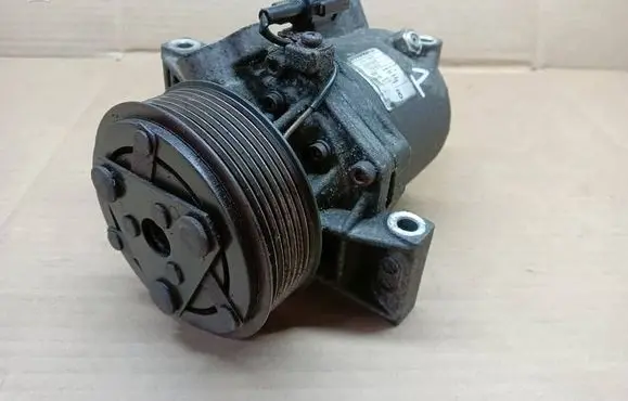 Nissan Juke I F15 Air conditioning (A/C) compressor (pump) 926001KA1B 11033516