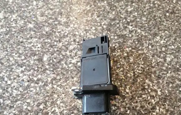Nissan Pathfinder R51 Mass air flow meter 226807S000