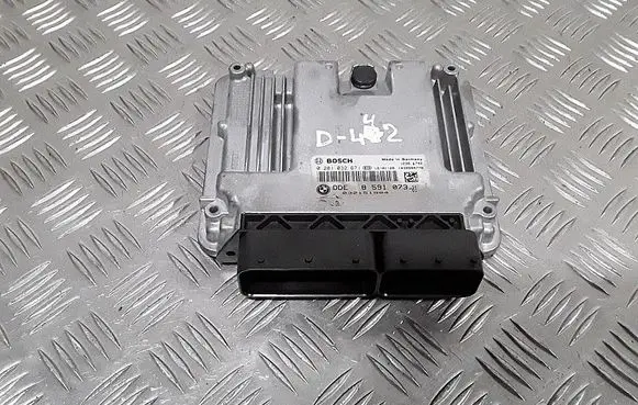 BMW 5 F10 F11 Engine control unit/module 8591073 0281032671