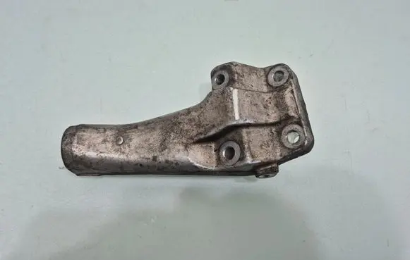 Mercedes-Benz B W245 Engine mounting bracket A64002