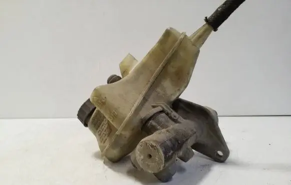 Volkswagen PASSAT B4 Master brake cylinder 03350882762