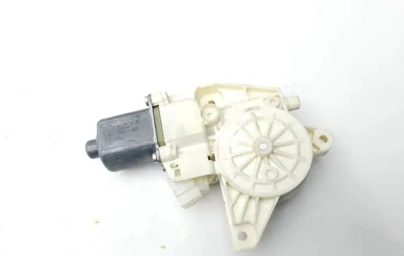 Mercedes-Benz B W246 W242 Front door window regulator motor A2469065200 933866101 1305