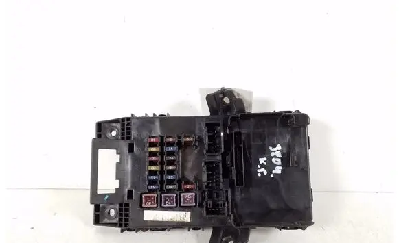 Toyota Avensis T220 Fuse module 82730-05010